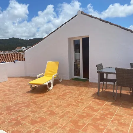 Yellow Rustic Portuguese Casa de Férias *